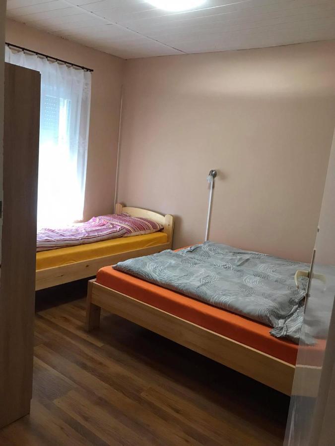 Appartamento Tahiti Apartman Hajdúszoboszló Esterno foto