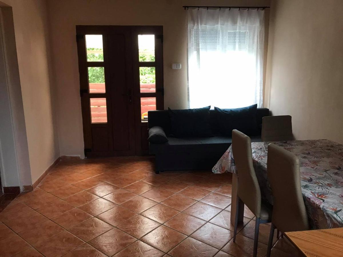 Appartamento Tahiti Apartman Hajdúszoboszló Esterno foto