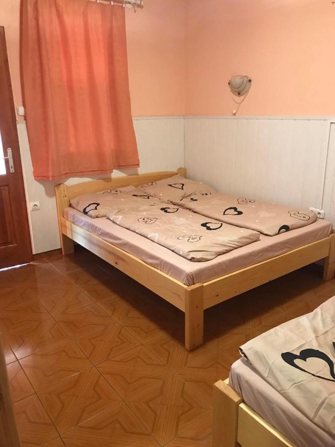 Appartamento Tahiti Apartman Hajdúszoboszló Esterno foto