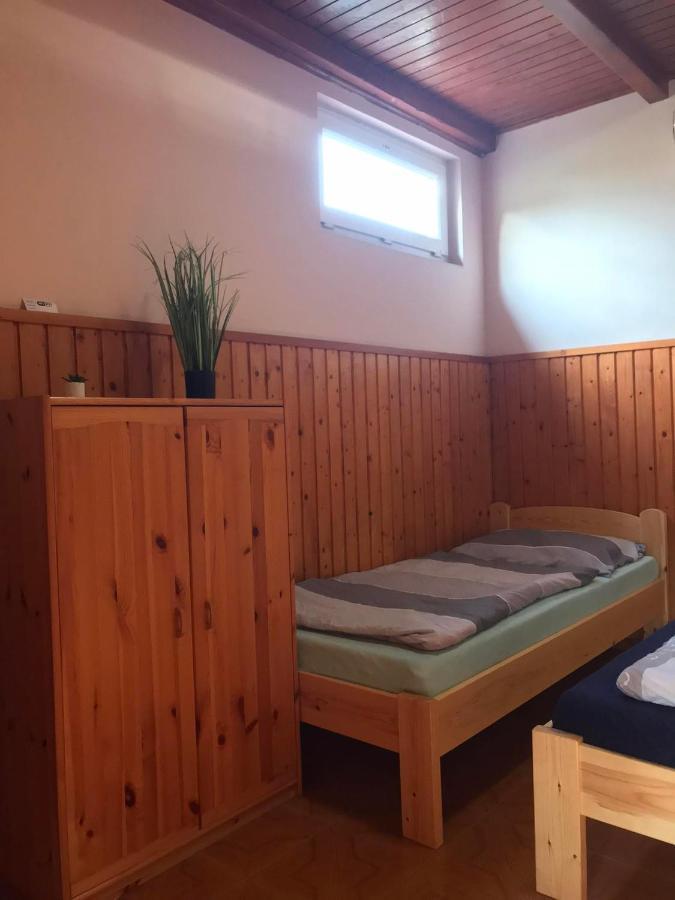 Appartamento Tahiti Apartman Hajdúszoboszló Esterno foto