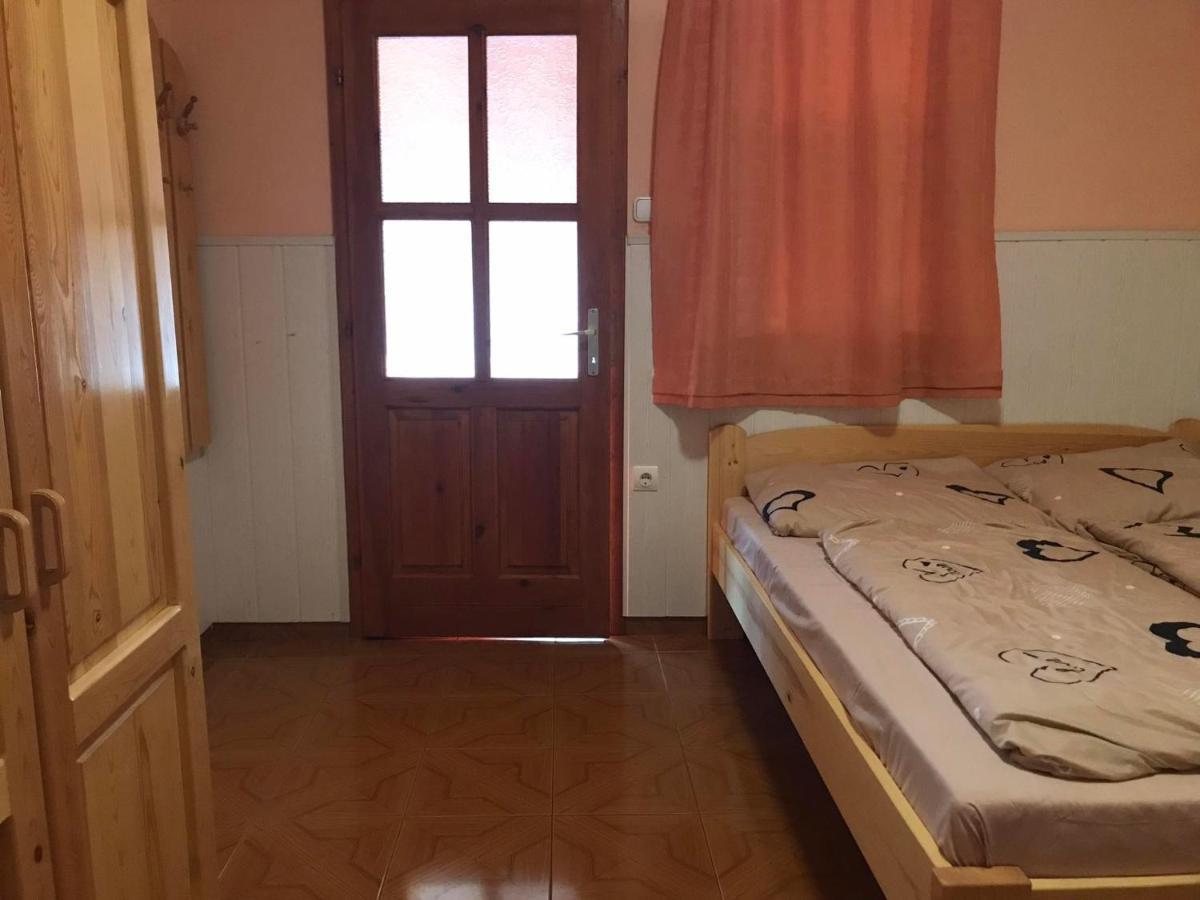 Appartamento Tahiti Apartman Hajdúszoboszló Esterno foto