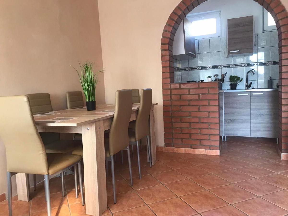 Appartamento Tahiti Apartman Hajdúszoboszló Esterno foto