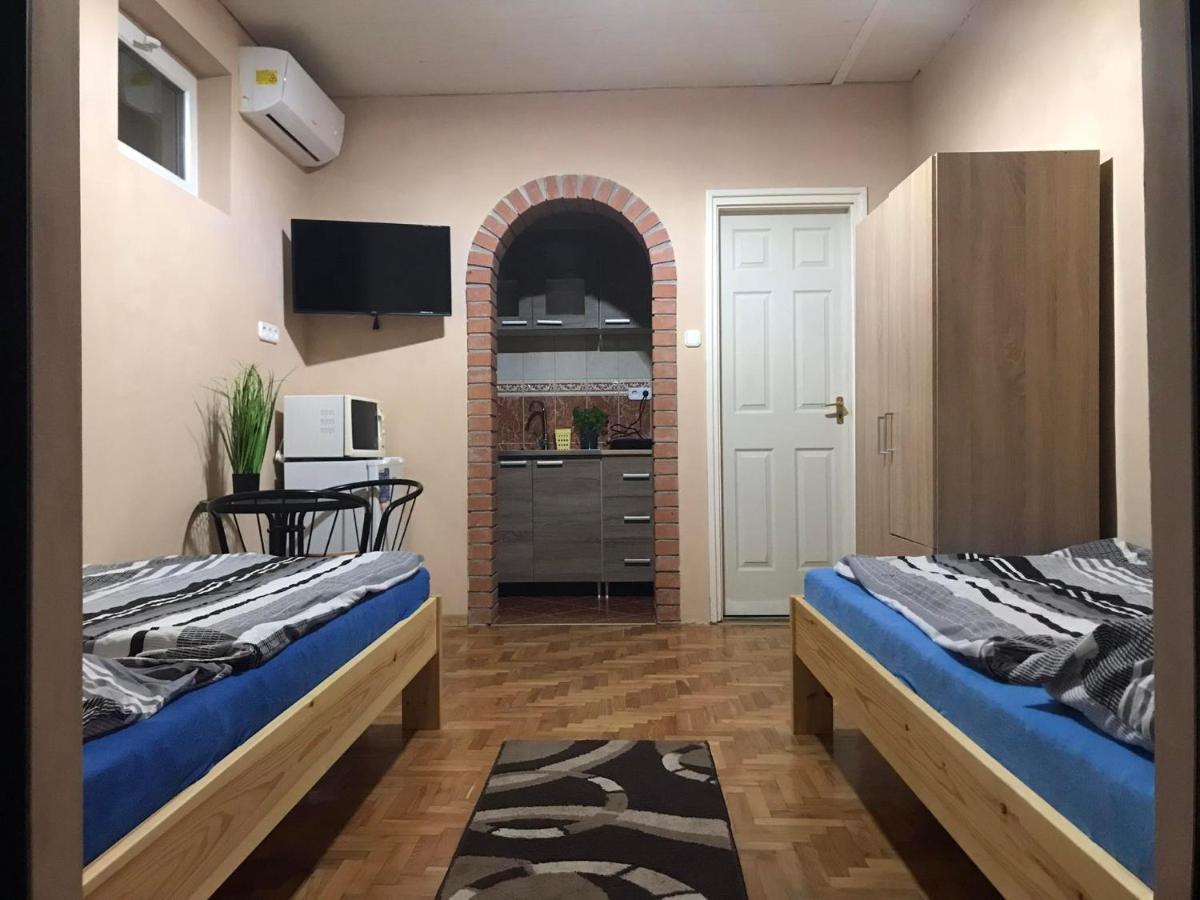 Appartamento Tahiti Apartman Hajdúszoboszló Esterno foto
