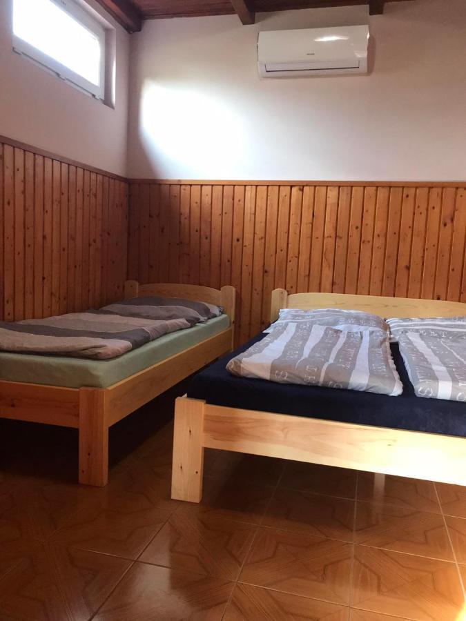 Appartamento Tahiti Apartman Hajdúszoboszló Esterno foto