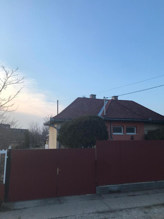 Appartamento Tahiti Apartman Hajdúszoboszló Esterno foto
