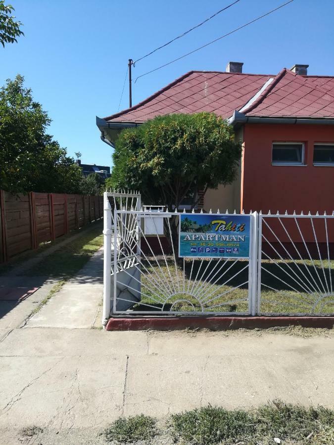 Appartamento Tahiti Apartman Hajdúszoboszló Esterno foto